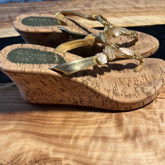 Mystique Mother of Pearl & Gold Cork Wedges.  Sz 8 - Picture 3 of 4